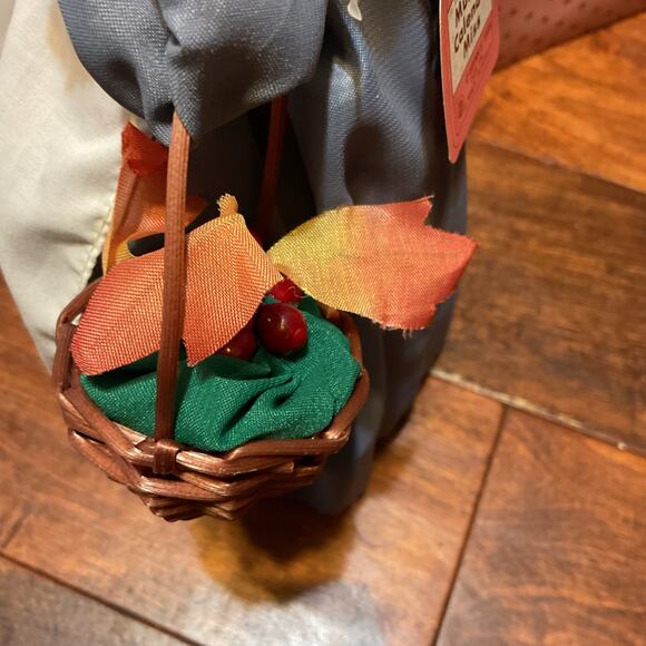 Vintage Brinn's What the World Needs Now Doll Music Box- 2NGN 210.5 - 1986 - Picture 2 of 7